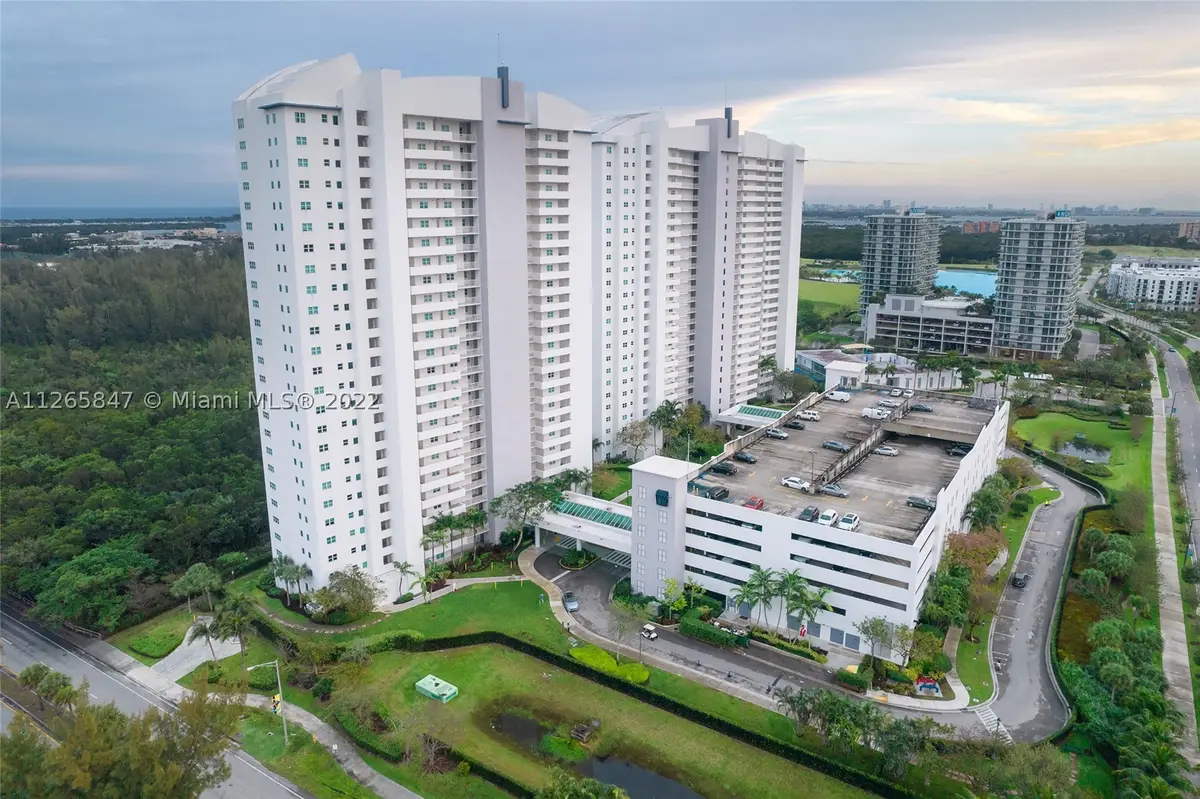 15051 Royal Oaks #1203, North Miami, FL 33181 - #1