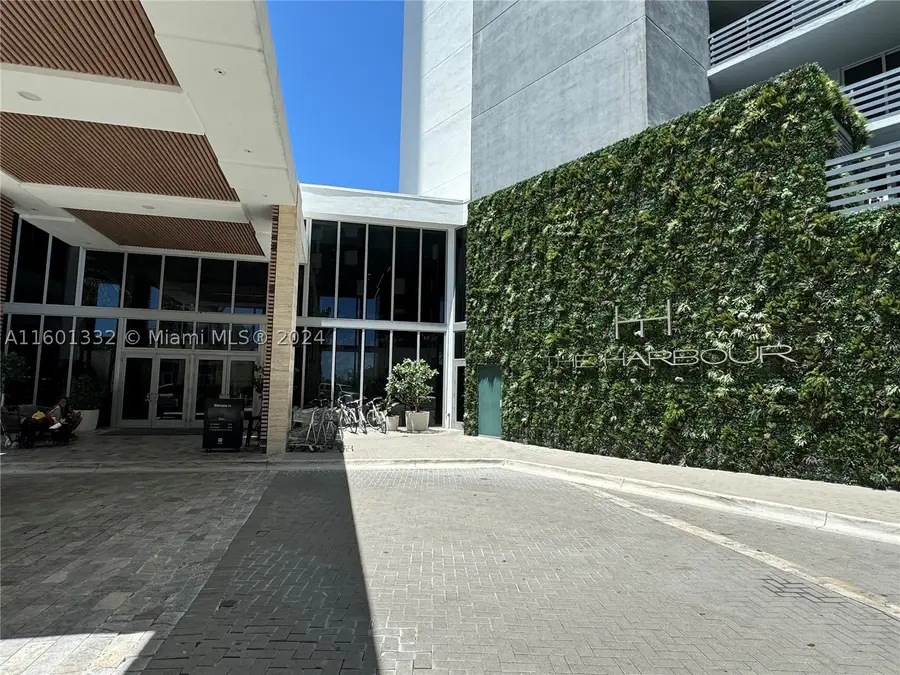 16385 Biscayne #2421, North Miami Beach, FL 33160 - #2