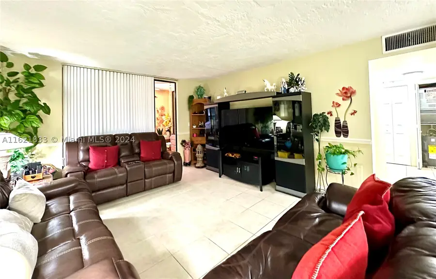 2831 Somerset #206, Lauderdale Lakes, FL 33311 - #2