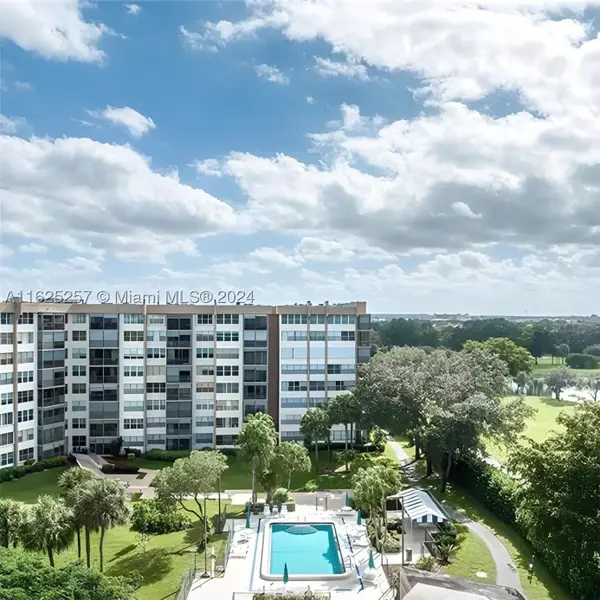 1000 Saint Charles #522, Pembroke Pines, FL 33026