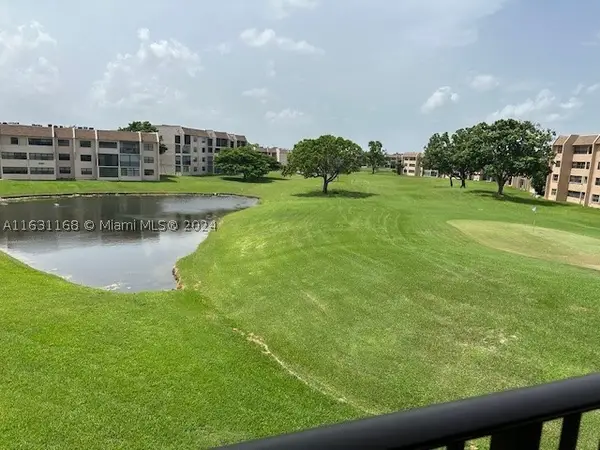 10101 Sunrise Lakes #306, Sunrise, FL 33322