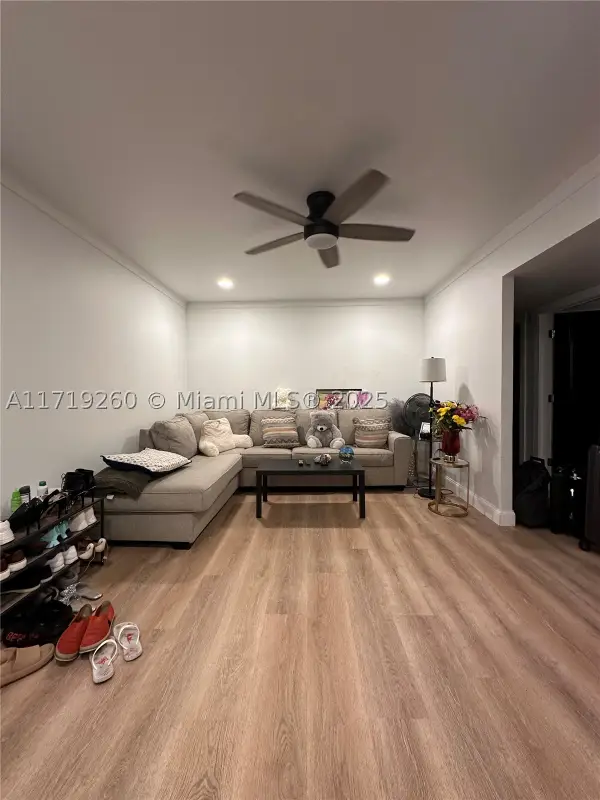 5100 SW 41st #328, Pembroke Park, FL 33023