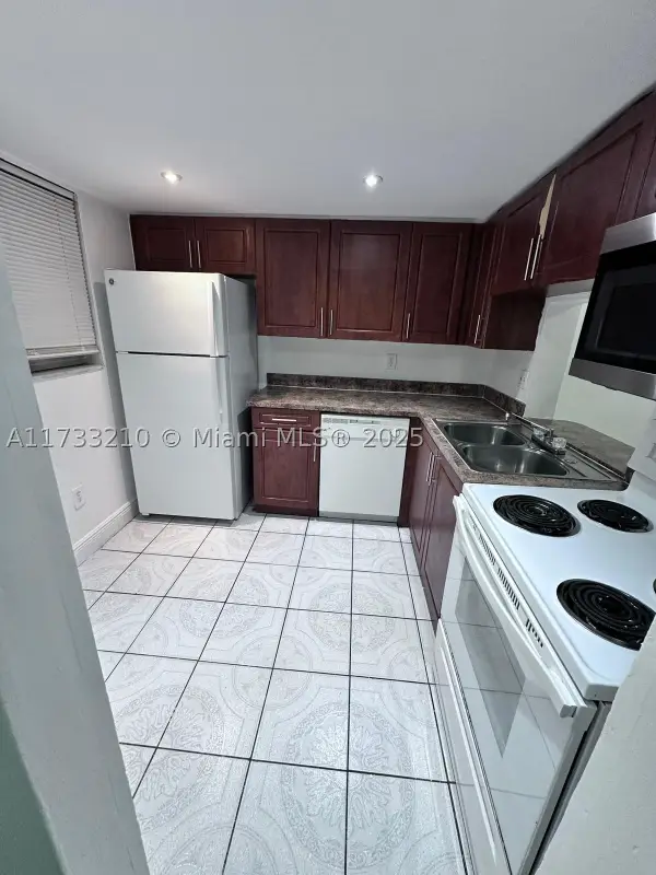 Address Withheld By Seller, Lauderhill, FL 33313
