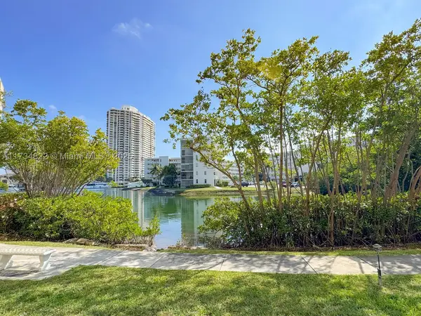 2930 Point East #E109, Aventura, FL 33160