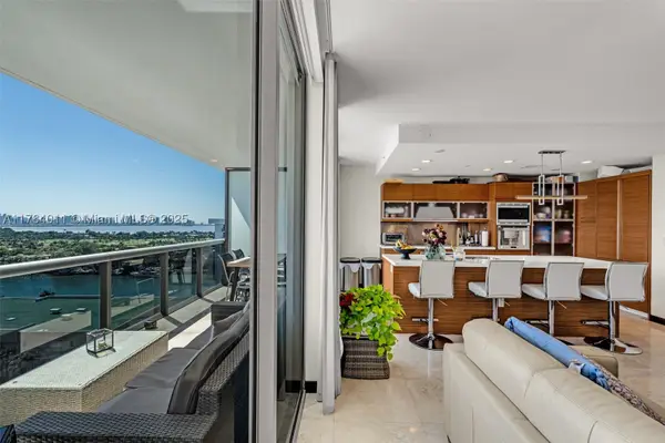 5875 Collins #1704, Miami Beach, FL 33140