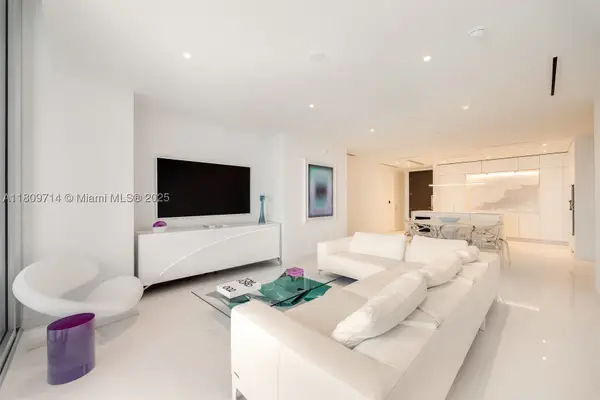 300 Biscayne Blvd #5205W, Miami, FL 33131