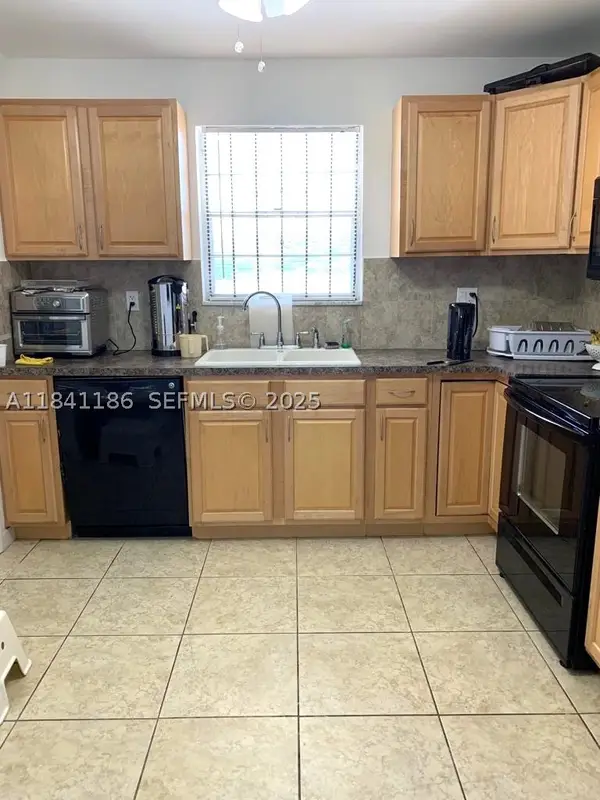 5160 SW 40th #26D, Dania Beach, FL 33314