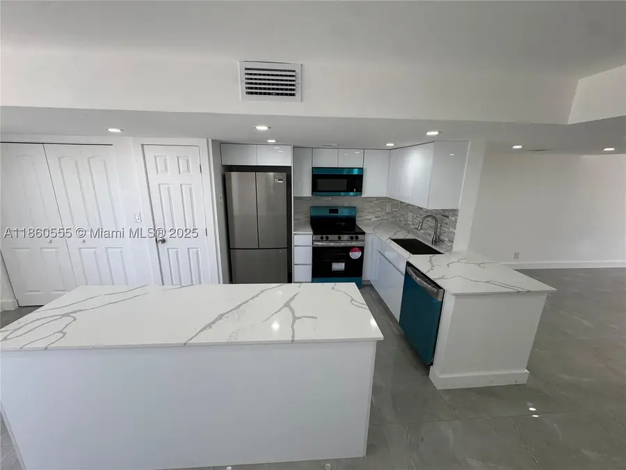2318 NE 7th #34, Hallandale, FL 33009 - #2