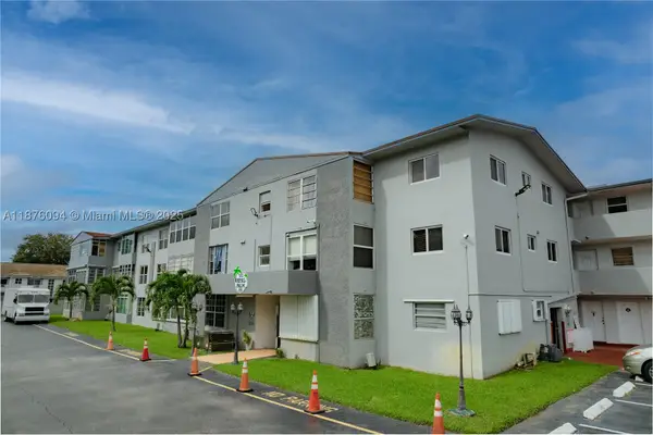 120 Royal Palm #315, Hialeah Gardens, FL 33016