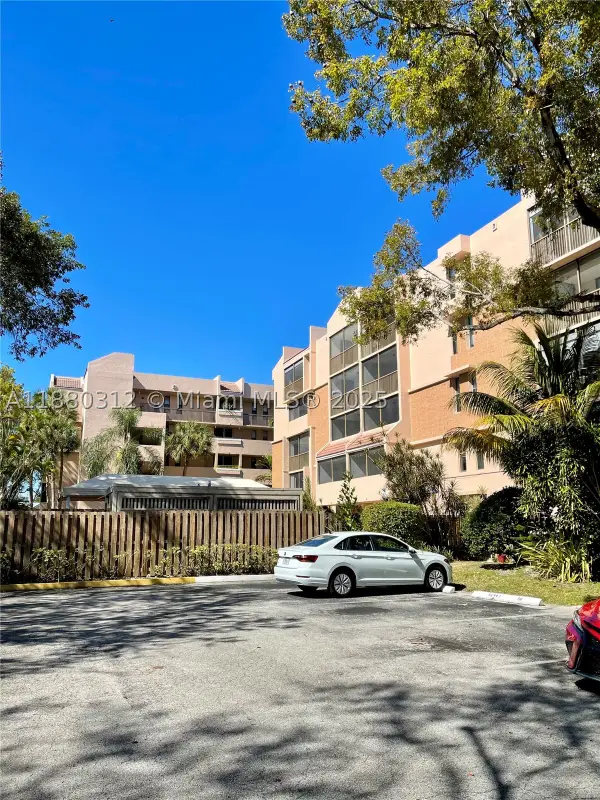 6800 Cypress #408, Plantation, FL 33317