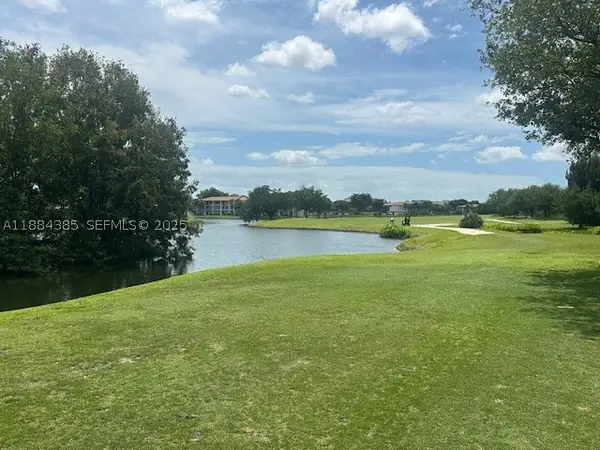 2471 SW 82nd #108, Davie, FL 33324