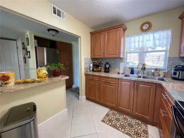9041 Sunrise Lakes #108, Sunrise, FL 33322