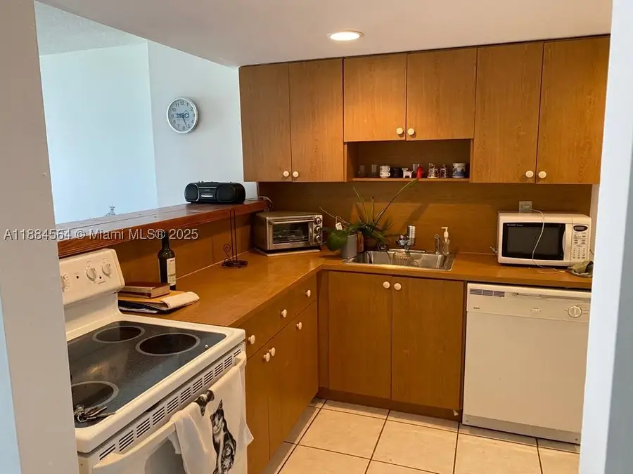 Address Withheld By Seller, Miami Beach, FL 33141 - #3
