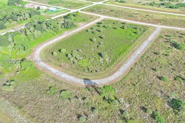 121 Ardmore, Other Fl City, FL 33935