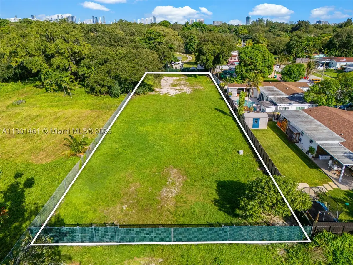NE 8th Avenue Ne 152nd, North Miami, FL 33162 - #1