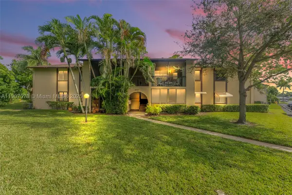 442 Pine Glen #D-2, Greenacres, FL 33463