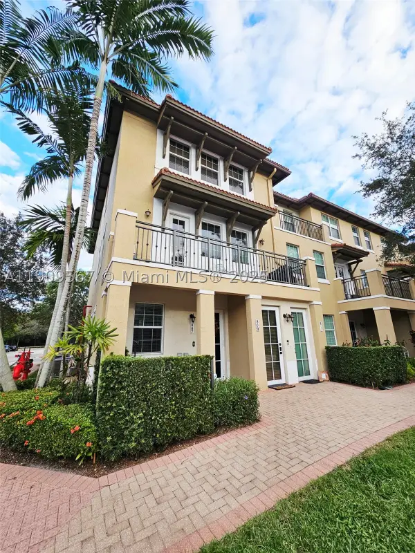 809 SW 147 #1401, Pembroke Pines, FL 33027
