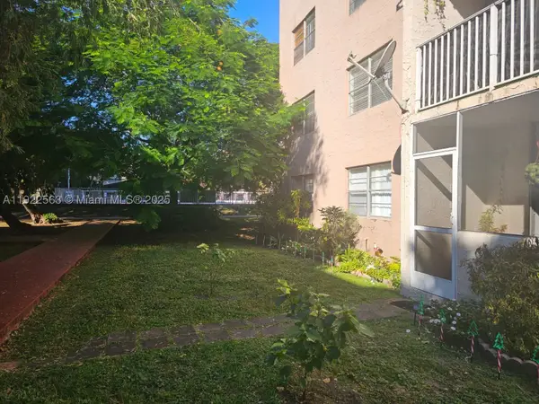 8411 NW 8th #111, Miami, FL 33126
