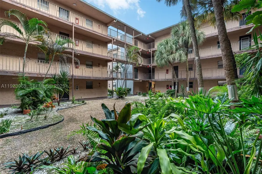 2840 Somerset #207M, Lauderdale Lakes, FL 33311 - #2