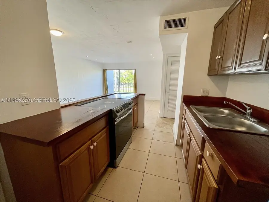7250 SW 94th #B6, Miami, FL 33173 - #3