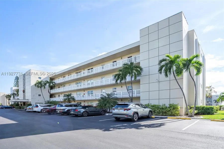 324 SE 10th #203, Dania Beach, FL 33004 - #2