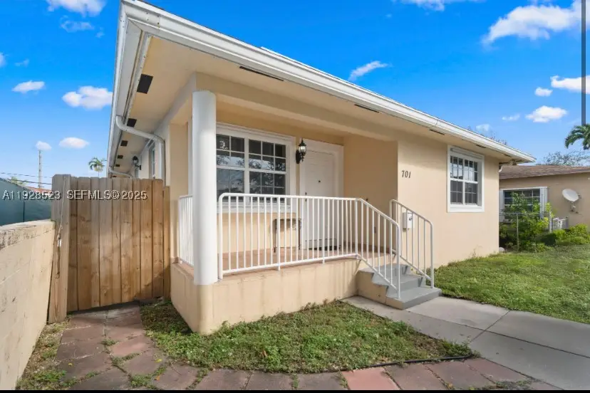 701 NE 6th, Hallandale, FL 33009 - #1
