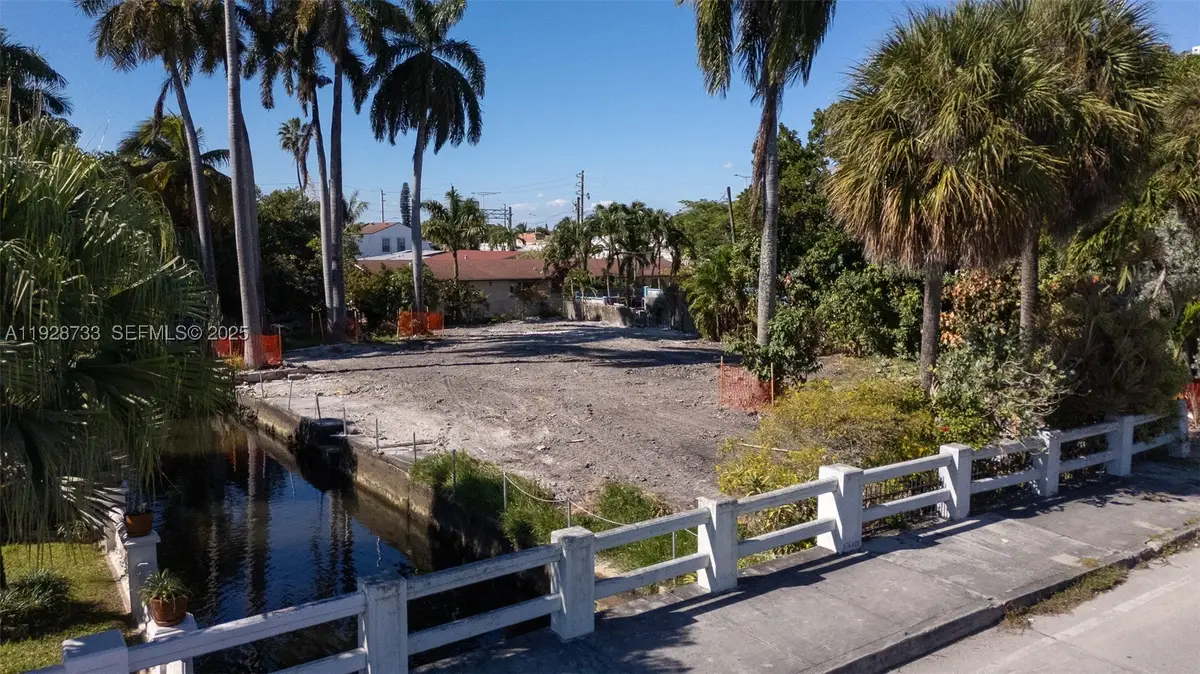 848 NW 18th, Miami, FL 33125 - #1