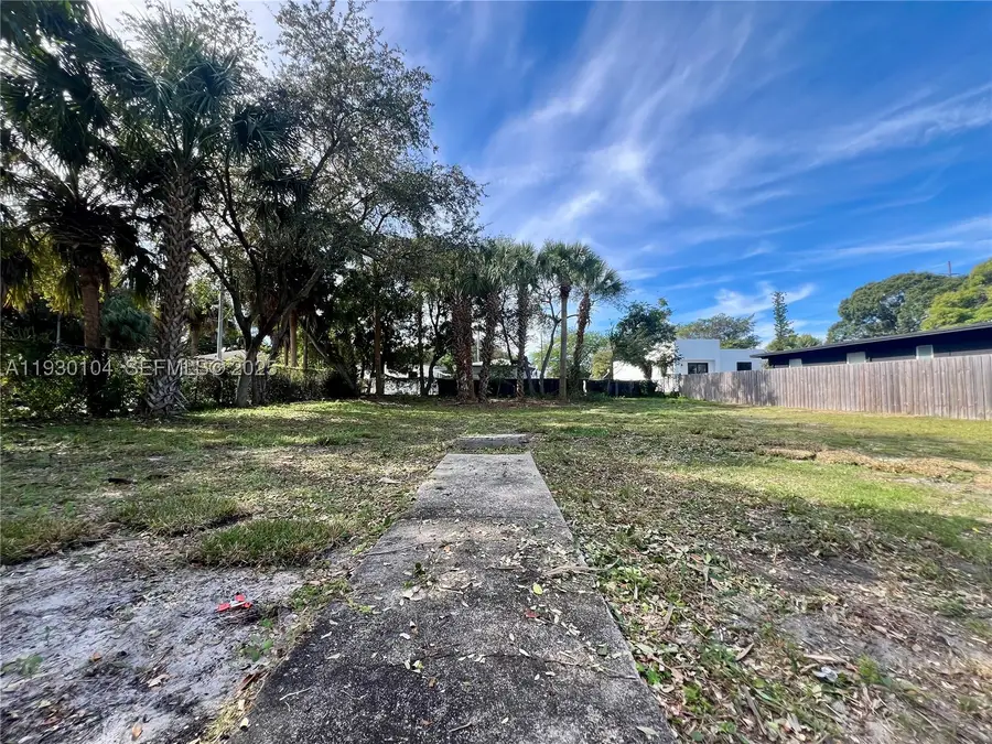 633 NW 14th, Fort Lauderdale, FL 33311 - #2