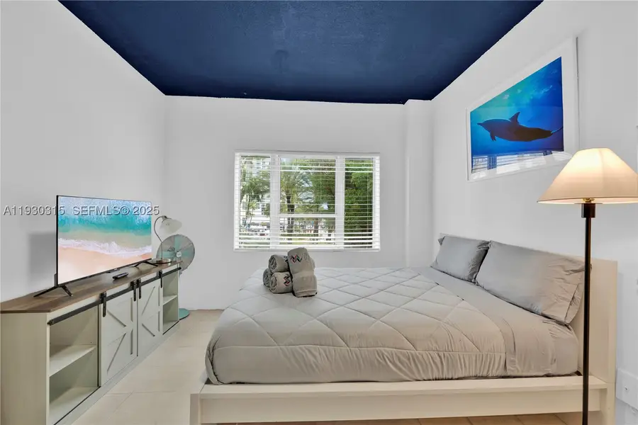 255 W 24th #302, Miami Beach, FL 33140 - #3