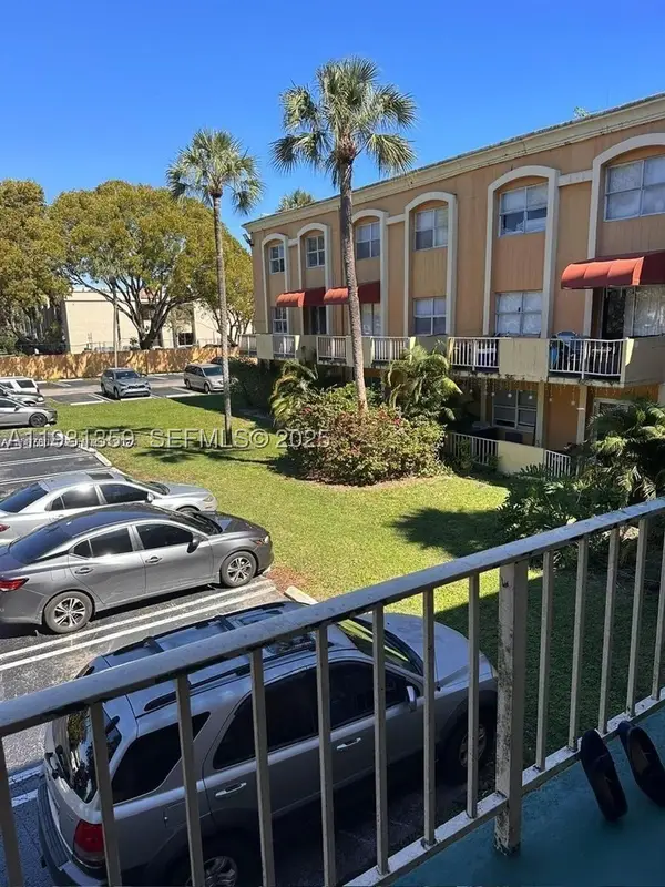 18101 NW 68th #C202, Hialeah, FL 33015