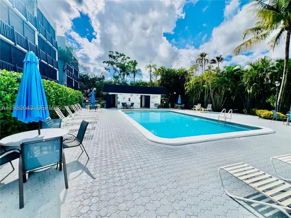 1021 Mockingbird #215, Plantation, FL 33324