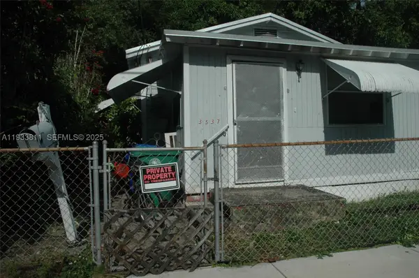 3537 Charles, Miami, FL 33133