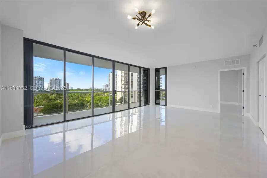 20281 E Country Club #501, Aventura, FL 33180 - #2