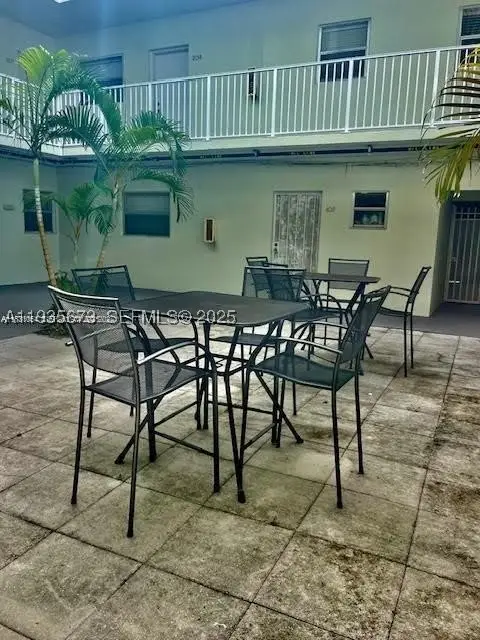 12890 NE 8th #102, North Miami, FL 33161
