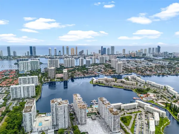 18021 Biscayne #304, Aventura, FL 33160