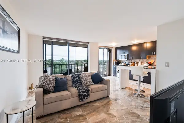 3400 Blue Lake #505, Pompano Beach, FL 33064