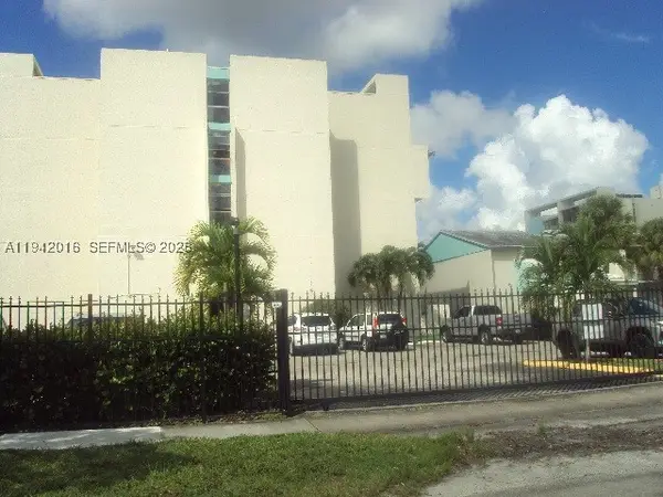 Address Withheld By Seller, Lauderhill, FL 33313