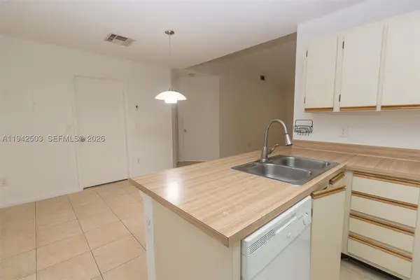 18328 NW 68th #P, Hialeah, FL 33015