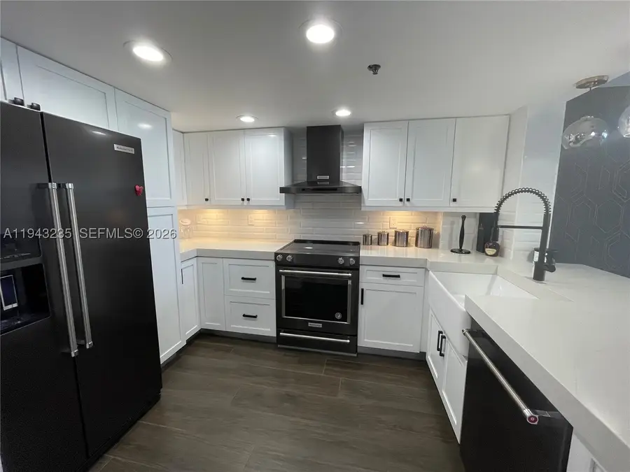 2555 Collins #1409, Miami Beach, FL 33140 - #2