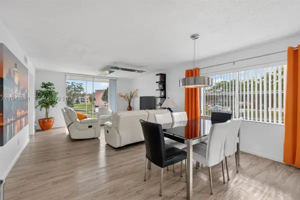 9481 Sunrise Lakes #210, Sunrise, FL 33322