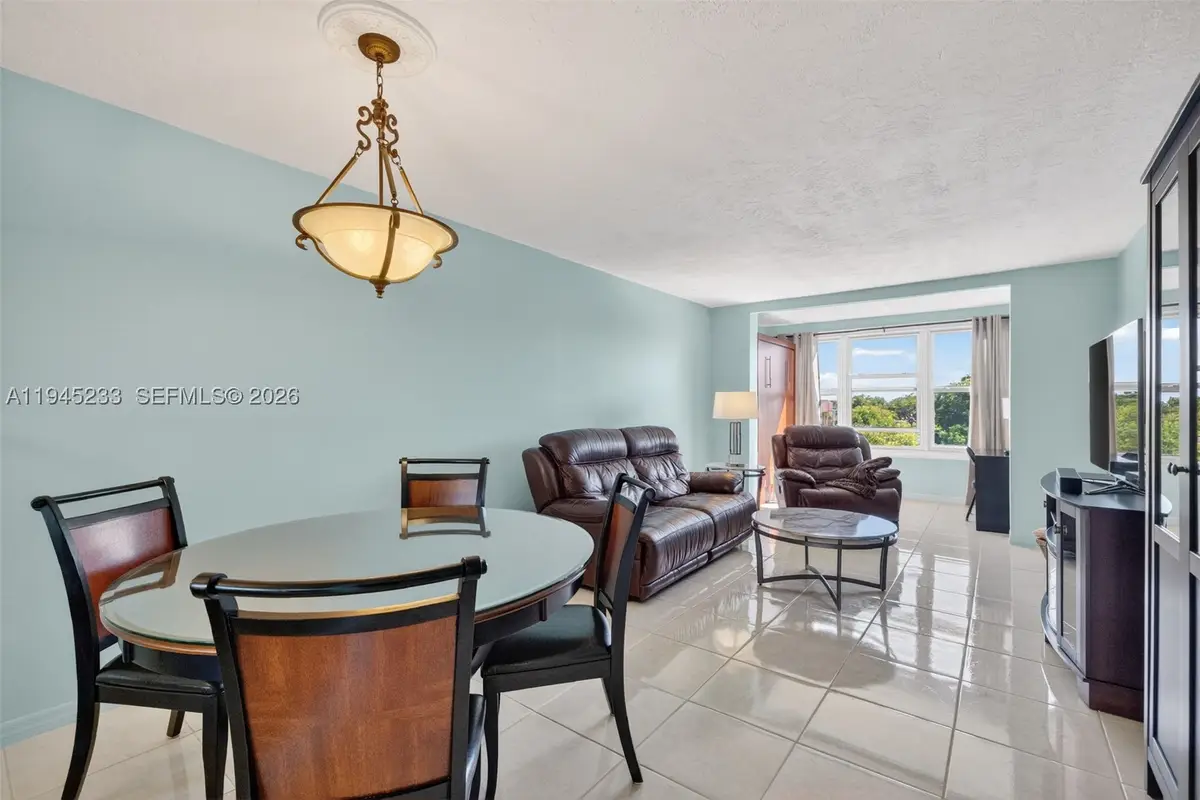 2801 Somerset #408, Lauderdale Lakes, FL 33311 - #1