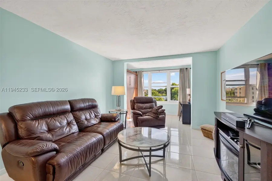 2801 Somerset #408, Lauderdale Lakes, FL 33311 - #2