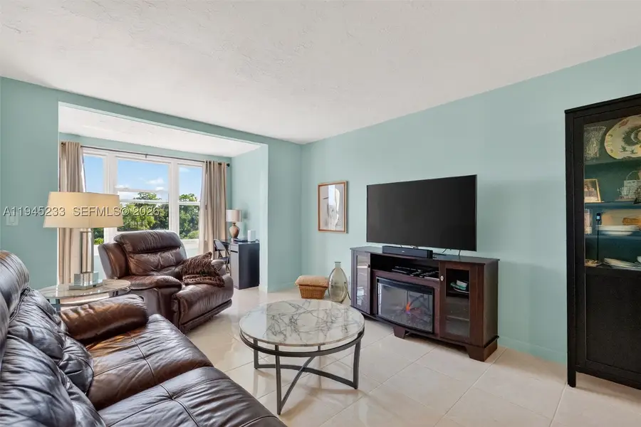 2801 Somerset #408, Lauderdale Lakes, FL 33311 - #3
