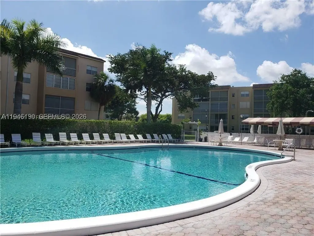 2821 Somerset #400, Lauderdale Lakes, FL 33311 - #1
