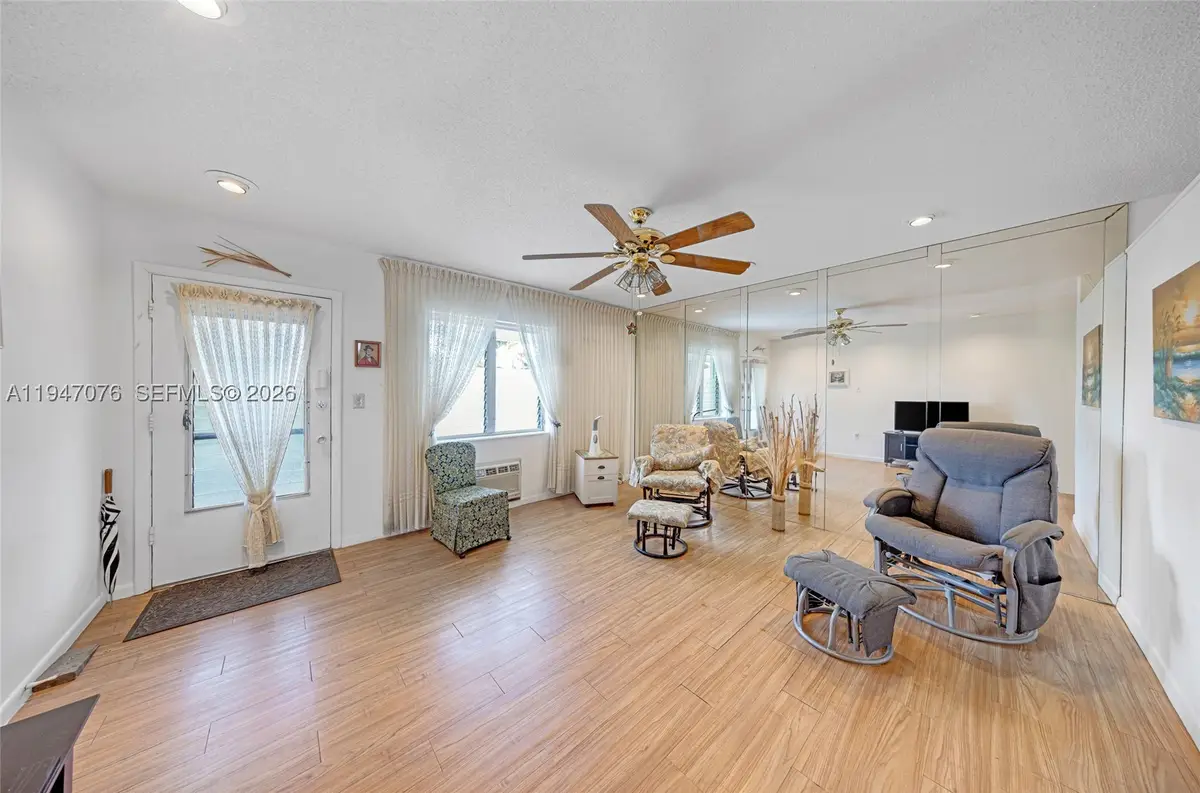 15600 NE 6th #28D, Miami, FL 33162 - #1