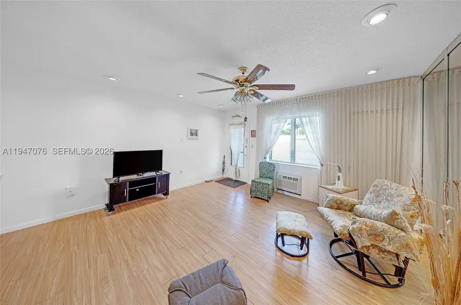 15600 NE 6th #28D, Miami, FL 33162 - #2