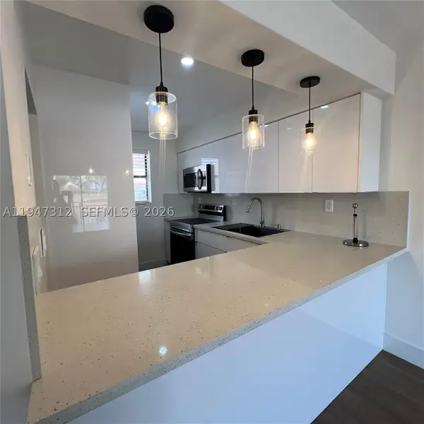 8425 NW 8th #406, Miami, FL 33126