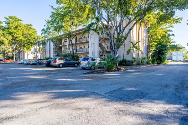 469 N Pine Island #B302, Plantation, FL 33324