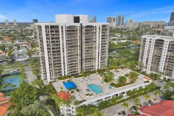 3598 Yacht Club #PH2, Aventura, FL 33180