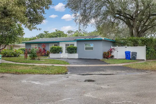 5712 Monroe, Hollywood, FL 33023
